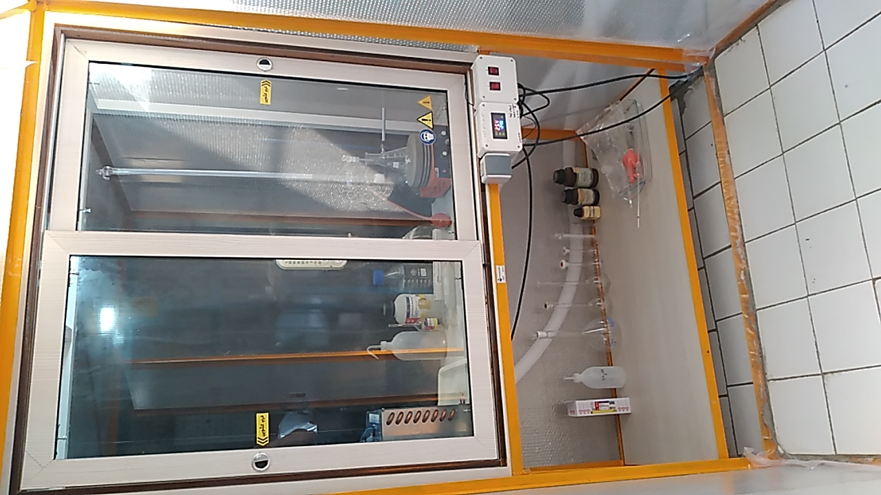 آزمایشگاه شیمی تجزیه مهندس شهرابی در شرکت صنایع شیمیایی پیمان پژوه سینا